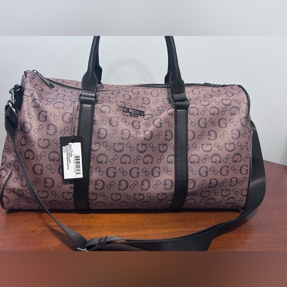 Guess Mens Mocha Logo Travel/Duffle with detachable adjustable Crossbody strap. - Picture 1 of 15